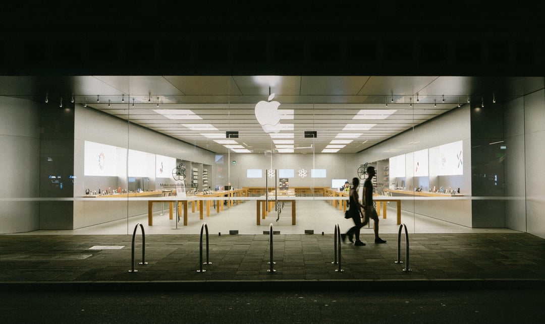 Pic 12 Apple Store