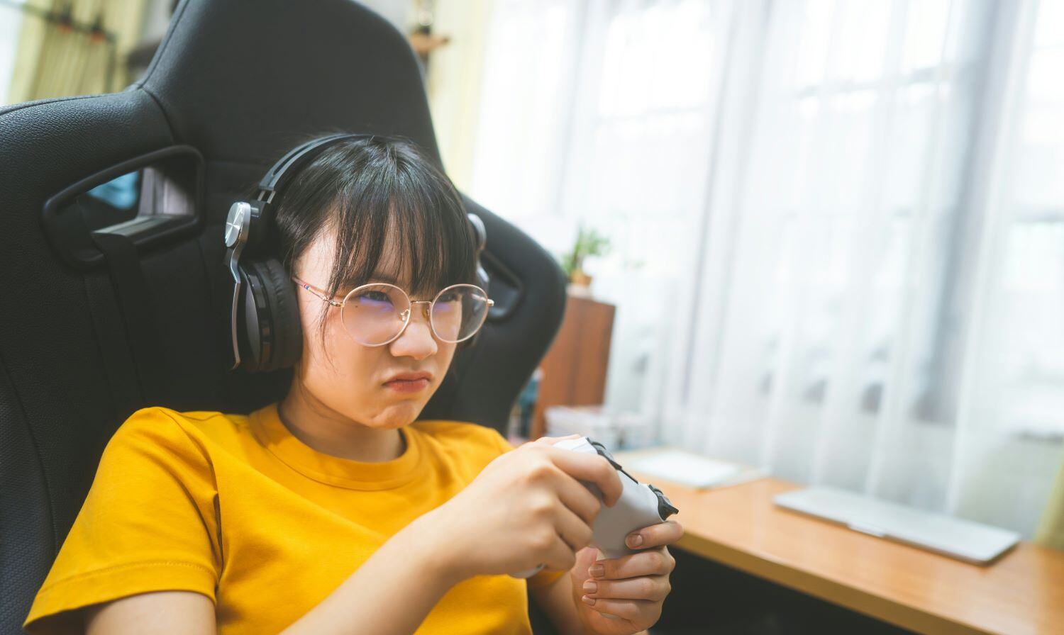angry gamer girl 