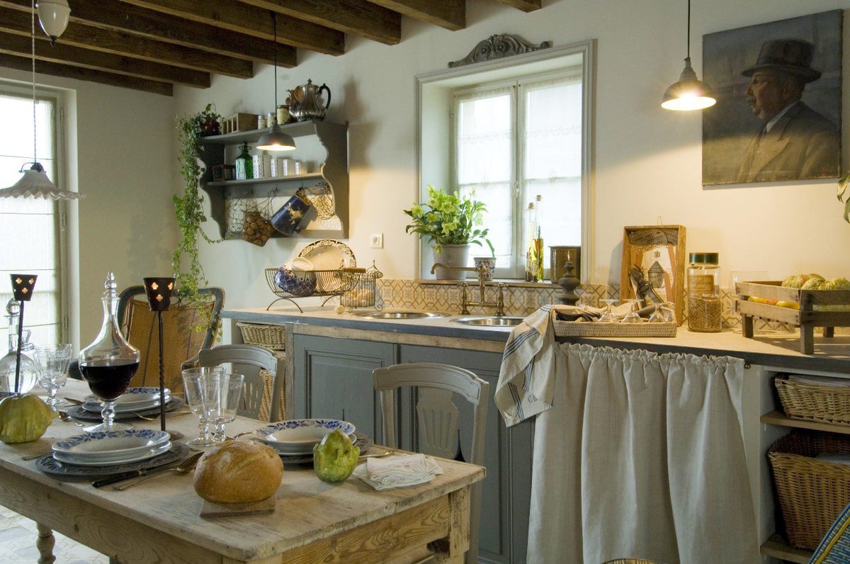 pic 4 (kitchen)