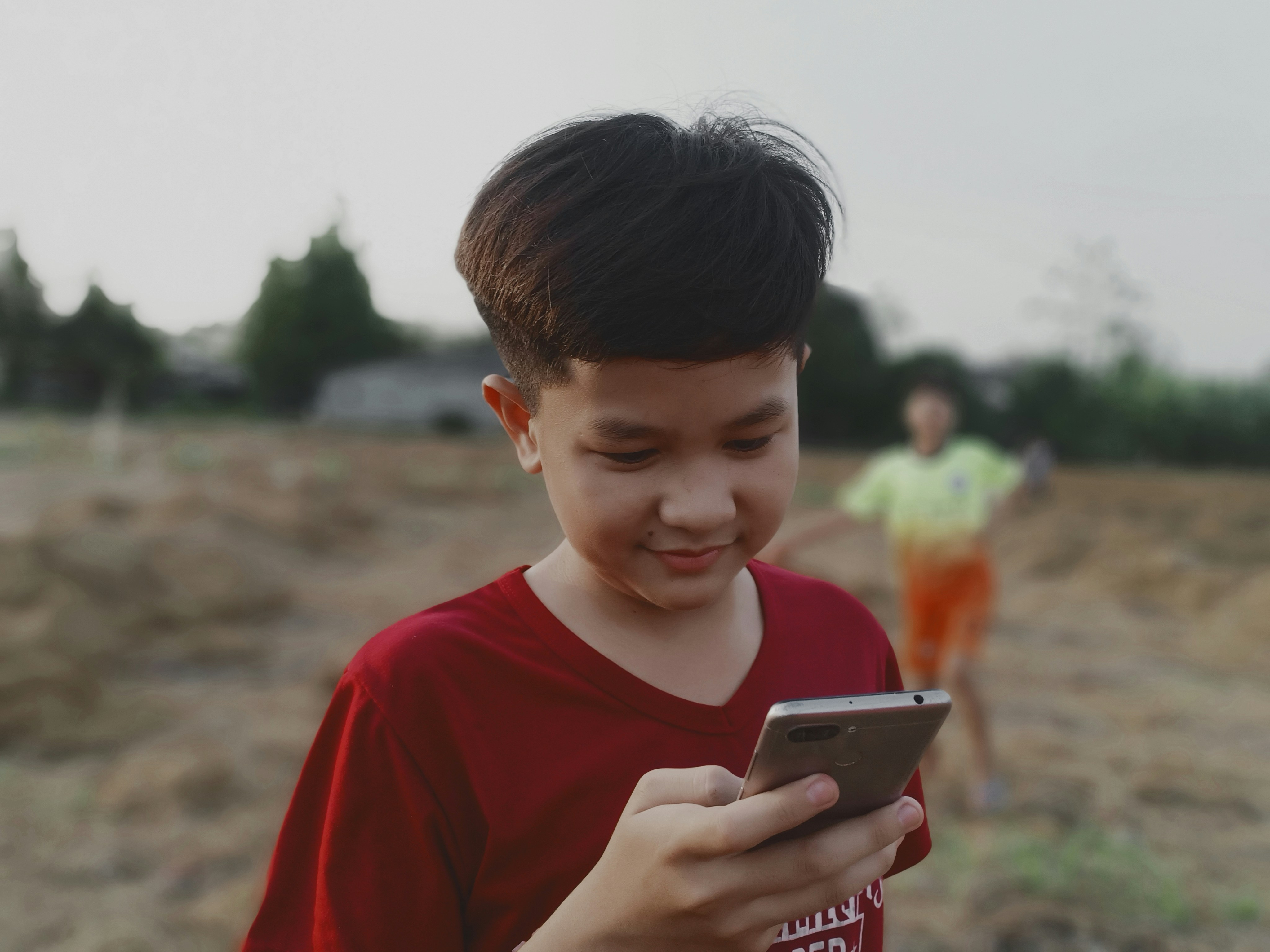 Smartphones and children - what parents buy and why
